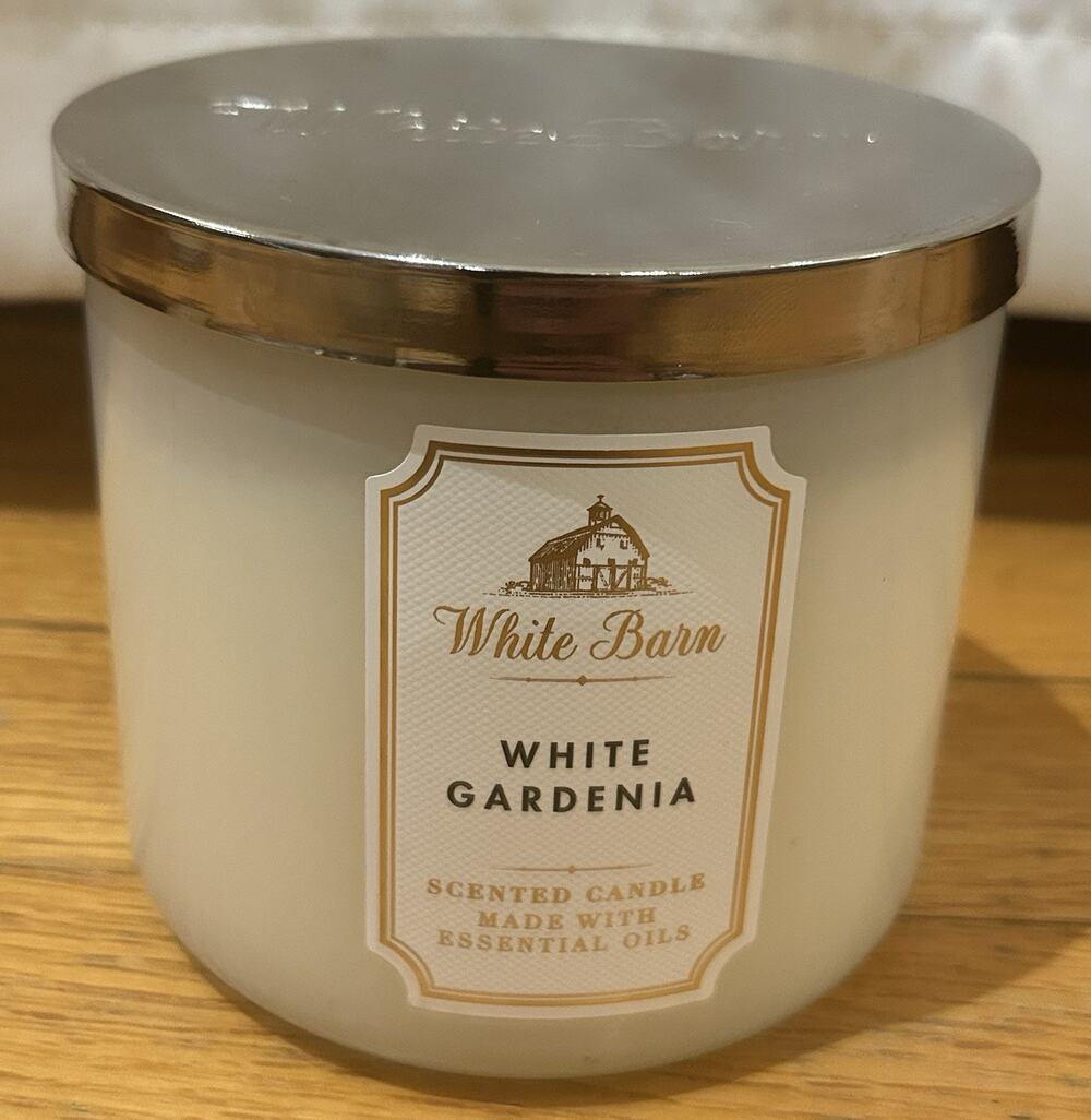 New White Barn 14.5 oz White Gardenia Candle